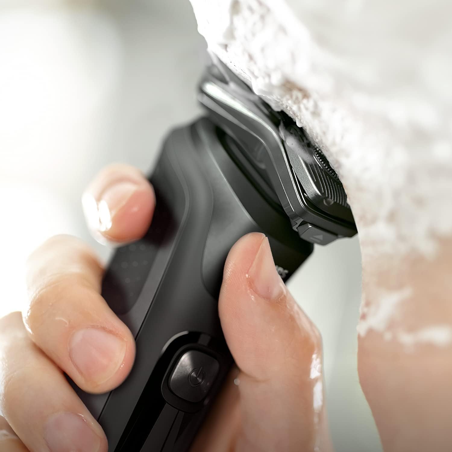 PHILIPS Shaver Series 5000 with Advanced SkinIQ, Wet & Dry Men's Electric Shaver with Integrated Pop-up Trimmer, 60 mins Run Time - S5588/30, Deep Black, [comes with UK Plug]