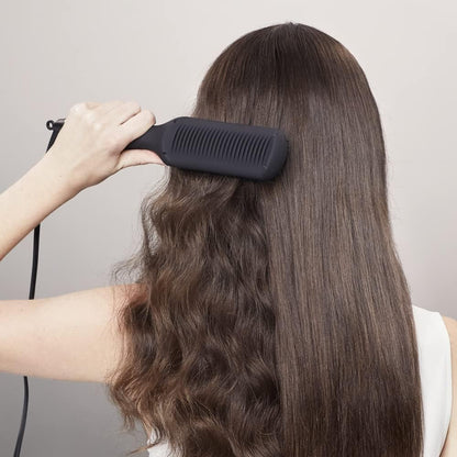 Revlon RVST2168 One Step Straight and Shine Heated Brush. Ionic technology, 10 digital LCD settings, One Size